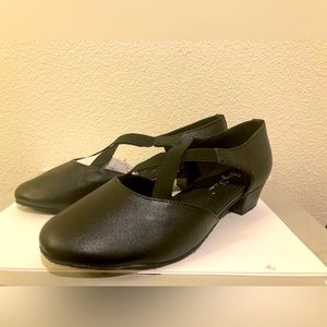Women’s dance/character shoes